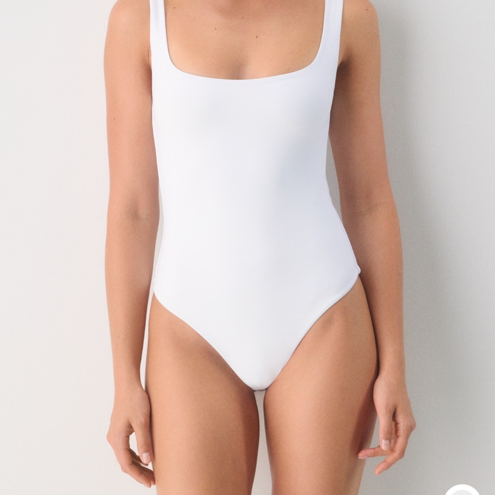 ARITZIA contour bodysuit